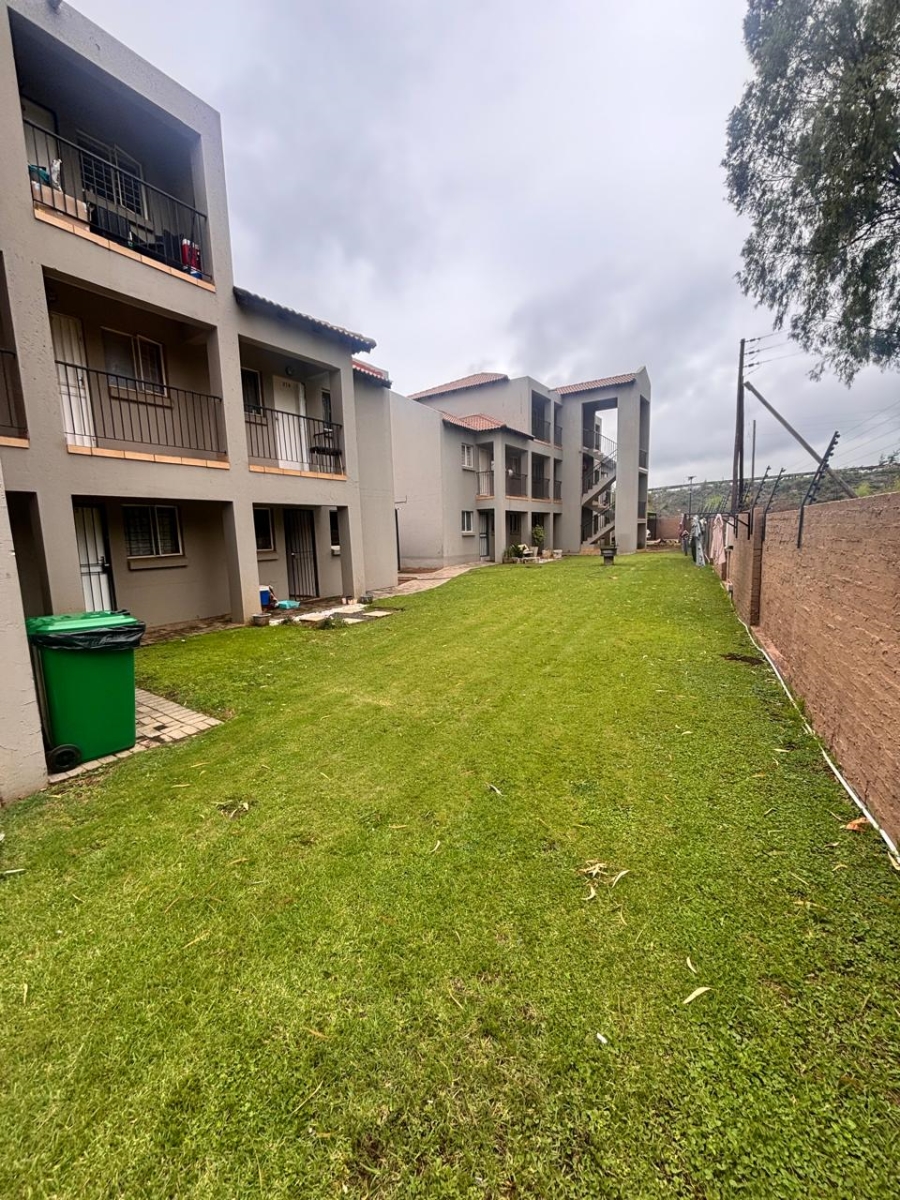 To Let 1 Bedroom Property for Rent in Van Der Hoff Park North West